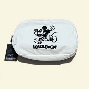 NWT Disney x Lululemon Everywhere Belt Bag 1L Mickey in Motion Graphic White